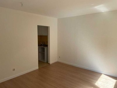 Helle 1 Zimmer Apartment mit Balkon in ruhiger Lage