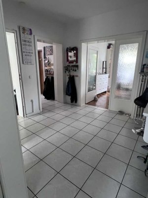 Helle 4-Zimmer-Wohnung mit Balkon in Rösrath