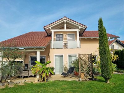Gepflegtes Einfamilienhaus - Doppelgarage - Wärmedämmung - Großer Garten