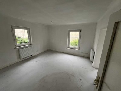 Frisch renovierte 3-ZW im Hochparterre