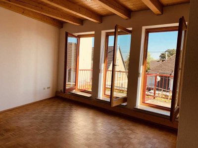Geschmackvolle, helle 2-Zimmer-Wohnung mit Balkon und EBK in Augsburg