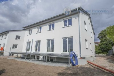 Großzügige, kinderfreundliche DHH mit PV-Anlage, EBK, 2 Bädern und Carport