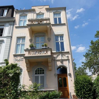 Bonn-Poppelsdorf, charmante 2 Zimmerwohnung im Stilaltbau
