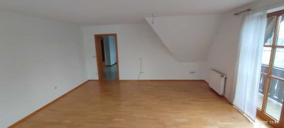 3,5-Raum-OG-Wohnung mit EBK, Balkon und Gartenanteil in Aichach-OT