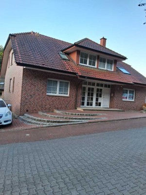 Provisionsfrei: Gepflegte 2-ZKB Souterrain-EG-Wohnung (78 m²) mit Einbauküche & großer Süd-Terrasse