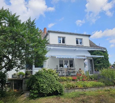 Zweifamilienhaus mit ausbaufähigem Dachgeschoss und großzügigem Grundstück in Koster Lehnin