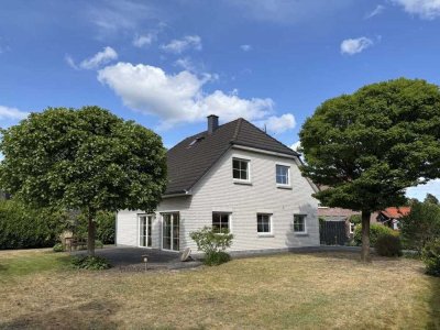 Gepflegtes Einfamilienhaus mit Terrasse, Garten und Garage