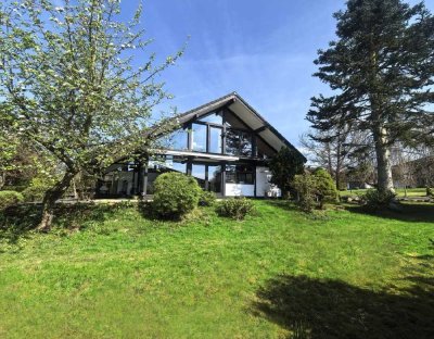 Sehr schönes DAVINCI Wohnhaus in bester Wohnlage mit viel Glas und Doppelgarage tolles Grunds