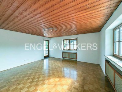 Großzügige und helle 4,5 Zimmer Wohnung mit Balkon in ruhiger Lage