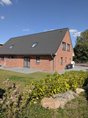 Moderne Doppelhaushälfte in Hollenbek