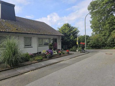 Doppelhaushälfte mit ausgebautem Dachgeschoss in Sackgassenlage