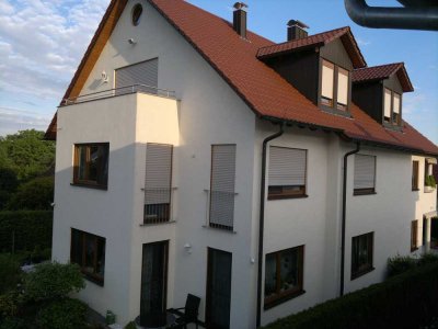 Nur Einzel-Person, Vollständig renovierte 1,5 Raum-DG-Wohnung m. Balkon u. Einbauküche teil. Möbl.