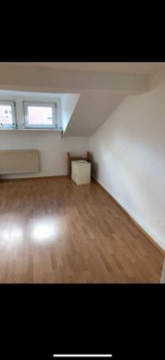 Dachgeschoss-Wohnung mit 3 Zimmern in Würselen