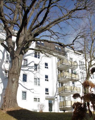 ZENTRAL WOHNEN -  EBK-Balkon-Stellplatz