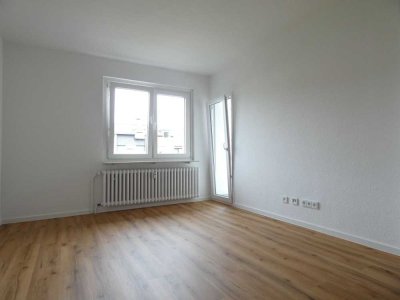 Altbaucharme trifft modernen Komfort - Erstbezug nach Sanierung mit großem Balkon!