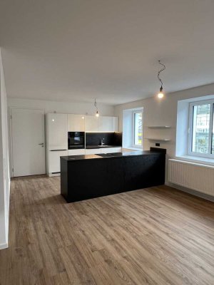 Moderne, hochwertig sanierte Wohnung in zentraler Lage – Erstbezug!