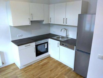 Erstbezug: Sanierter 2 ZIMMER-Altbau, ruhiger Balkon, extra Küche neu möbliert, neue Sanitäranlagen!