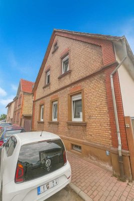 "Sanierungsobjekt mit Potenzial – Zweifamilienhaus in zentraler Lage von Viernheim"