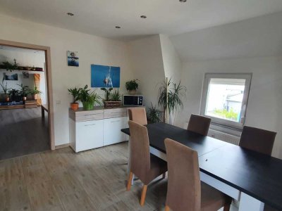 Vollständig renov. großz. 4-Zi.-Whg. m. EBK u. Garage