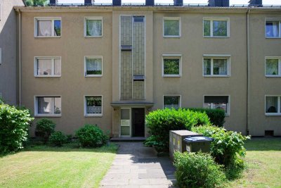Wunderschöne, helle 3 ZKB Wohnung 70 qm mit Balkon, komplett renoviert