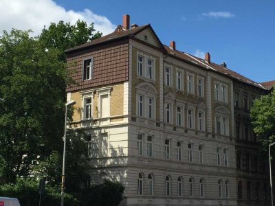 Helle komplett renovierte 3-Zimmer-EG-Wohnung mit Balkon und Einbauküche in sehr guter Lage