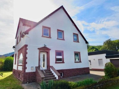 2 Wohnhäuser | ca. 140 m² und 65 m² Wohnfläche | ca. 1.557 m² Grundstück | Densborn