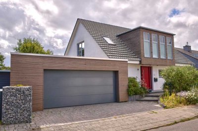 Reserviert - Außergewöhnliches freistehendes Einfamilienhaus mit großem Garten in Neuss