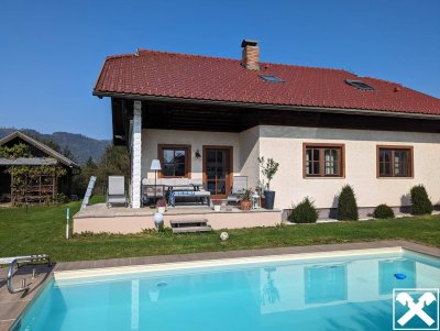 Am Stadtrand von Völkermarkt! Exklusives Zweifamilienhaus mit Pool im Garten
