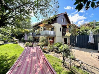 Freistehend und modernisiert in idyllischer Lage mit traumhaftem Garten - Spaziergang vor der Tür