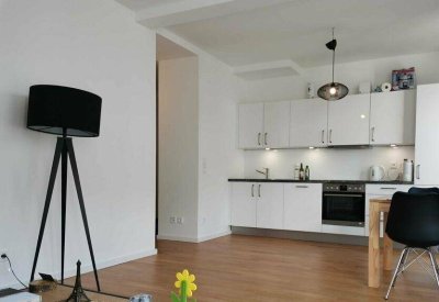 große Citywohnung mit Balkon