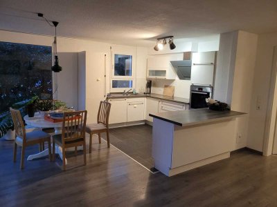 Exklusive 3-Zimmer-Wohnung mit Balkon und EBK in Leonberg
