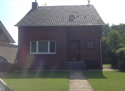 Renovierte 2 ZKDB+AR DG Wohnung in ruhigem 2-Familienhaus in Erkelenz-Gerderath zu vermieten