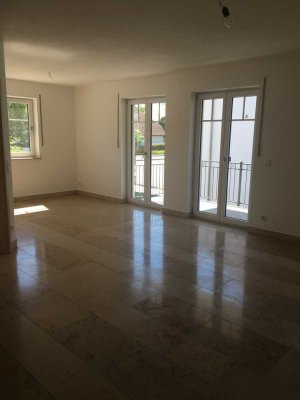 3ZKB OG-Wohnung mit Garage/Stellplatz/Balkon in Lenting (Audinähe)