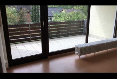 Ruhige Wohnung mit einem Zimmer und Balkon in LAGE
