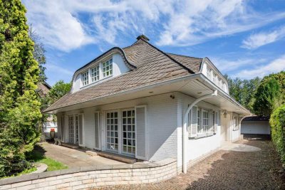 Solides, freistehendes EFH auf 870m² Grund, 3 Etagen, ausgebauter Keller, Garage, Gas-Heizung 2022