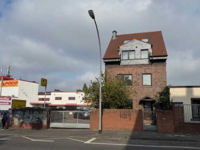 Einzigartiges Mehrfamilienhaus mit Halle und Garage – grenzenlose Möglichkeiten für Wohn