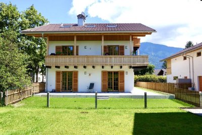 Wohntraum in Garmisch: Sonnige Terrasse, Blick auf die Gipfel, exklusives Ambiente