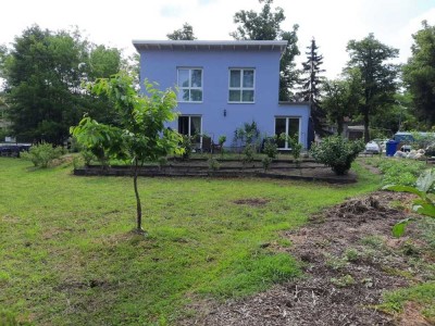 Viel Platz für die ganze Familie! Modernes Wohnhaus mit Einliegerwohnung und separatem Baugrundstück