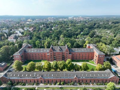 Denkmalgeschützter Wohntraum in Potsdam am Ruinenberg mit Galerie, Terrasse, Keller & Tiefgarage