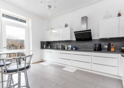Moderne Altbau 5-Zimmer-Wohnung mit luxuriöser Innenausstattung mit Balkon und Einbauküche in Trier