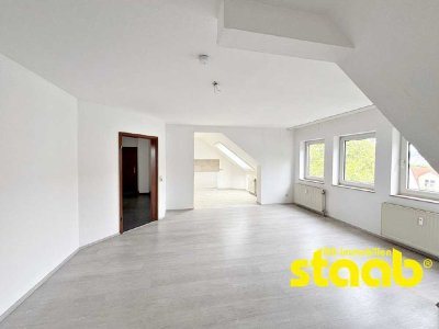 HELLE DACHGESCHOSSWOHNUNG MIT MODERNEM GRUNDRISS, TG- UND AUßENSTELLPLATZ!