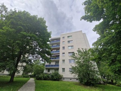 **FRISCH RENOVIERT`**3-Zimmer-Wohnung // Balkon // 2.OG // Bad mit Wanne // ab 01.09.2025