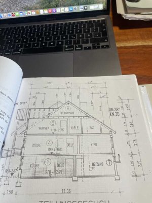 Gepflegte 2-Zimmer Dachgeschosswohnung in Salem mit Garage