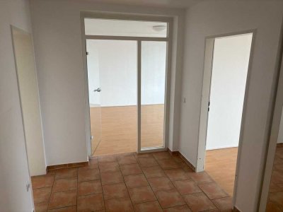 schöne helle 3 Zimmer Wohnung mit Balkon