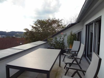 NÄHE BIBERACH! Traumhaft schöne 2,5 Zi.- WHG mit EBK, Loggia & fantastischer Aussicht zu verkaufen!
