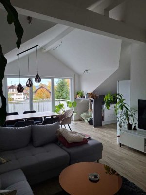 Neuwertige 1-Zimmer-Wohnung mit Balkon und Einbauküche in Hohenfurch