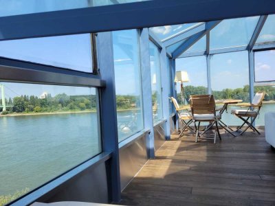 Großzügige Penthouse-Wohnung mit Wintergarten - erste Reihe Rheinufer