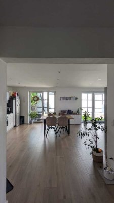 Freundliche und neuwertige 3-Zimmer-Erdgeschosswohnung mit geh. Innenausstattung mit Balkon