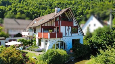 Wunderschönes 3-Parteien Mehrfamilienhaus / Mehrgenerationenhaus mit Gartenparadies in Blaubeuren