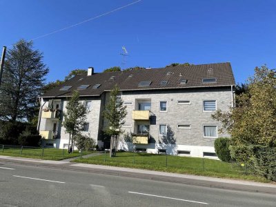 Dachgeschoss 3-Zimmer-Wohnung mit Einbauküche und Garten, incl. Parkplatz